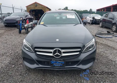 2015 Mercedes-Benz C 300 4Matic z USA, uszkodzony, nr VIN 55SWF4KB4FU030464